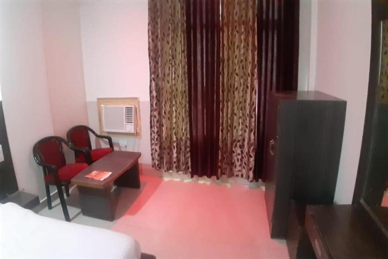 Oyo 81211 Hotel Janta Katra (Jammu and Kashmir) Eksteriør bilde